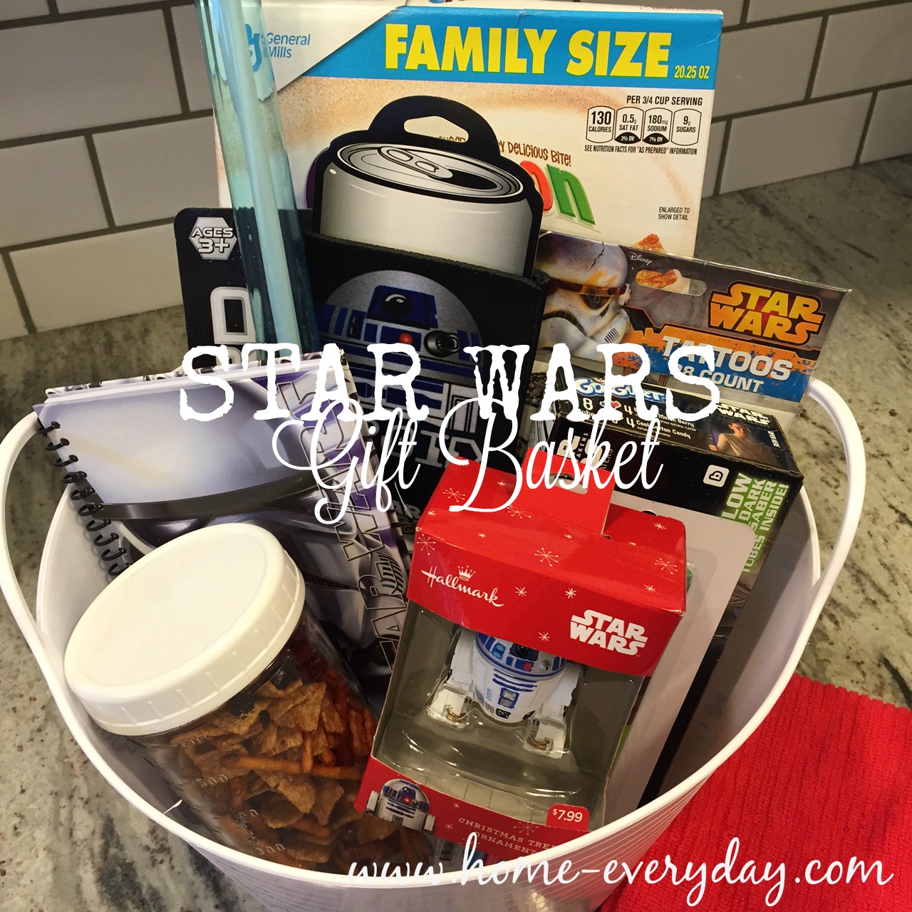 http://www.home-everyday.com/wp-content/uploads/2015/12/Star-Wars-Gift-Basket-and-Snack-Mix-3.jpg